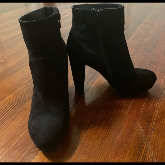 Black Mossimo Platform Heeled Booties - Picture 2 of 5